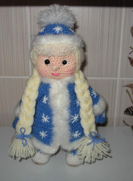 Снегурочка своими руками — вязаная кукла крючком